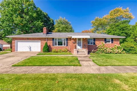 344 17th St NW, Barberton, OH 44203