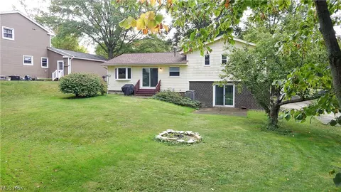 310 S Park Dr, Aurora, OH 44202