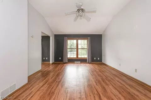3112 Surf Rd, Lorain, OH 44053 photo 2