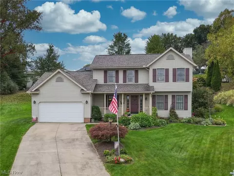 1368 N Milburn Sq, Bolivar, OH 44612