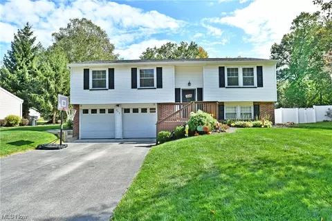 567 Laurelwood Dr SE, Warren, OH 44484