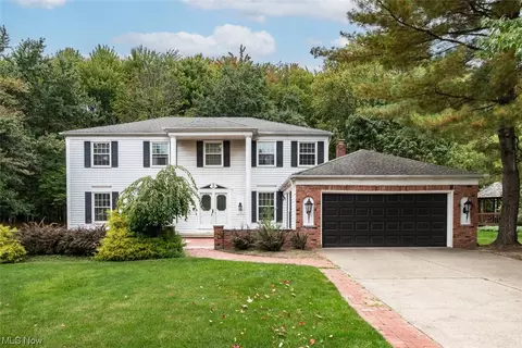 9880 Applewood Dr, North Royalton, OH 44133