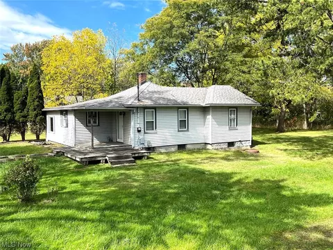 1520 Gypsy Ln, Youngstown, OH 44505