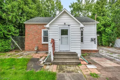 154 Spruce St, Elyria, OH 44035 photo 5
