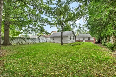 154 Spruce St, Elyria, OH 44035 photo 8
