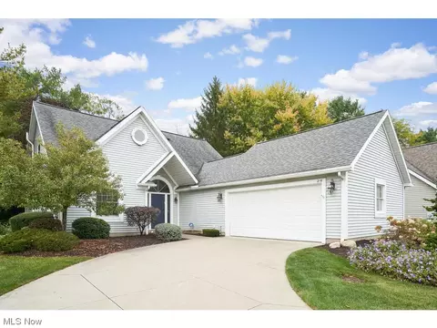 216 Lake Pointe Dr, Akron, OH 44333