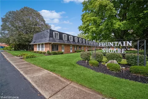 999 Renninger Rd #3, New Franklin, OH 44319