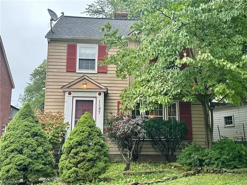 1187 Pennfield Rd, Cleveland Heights, OH 44121
