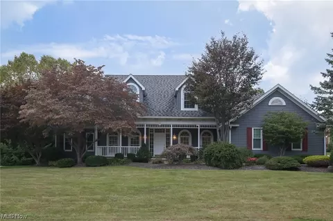 6537 Harbor Dr NW, Canton, OH 44718