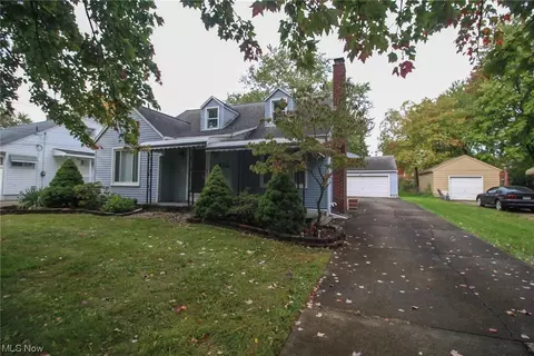 452 Forest Hill Dr, Youngstown, OH 44515