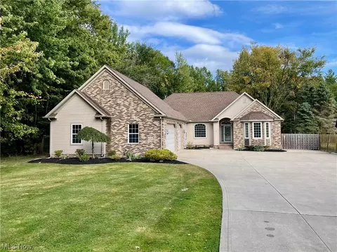 8325 Munson Rd, Mentor, OH 44060