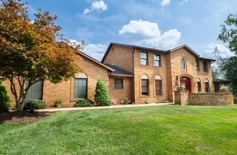 1067 Darrell Dr NE, New Philadelphia, OH 44663