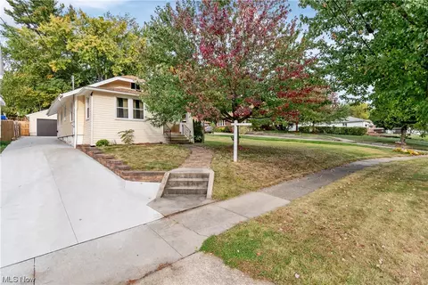 332 High Grove Blvd, Akron, OH 44312