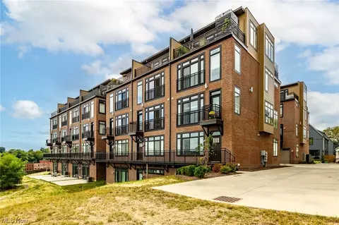 2265 W 19th St, Cleveland, OH 44113