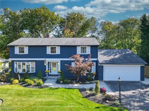 1881 Winchester Rd, Lyndhurst, OH 44124
