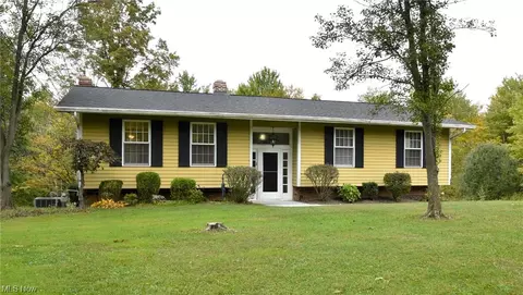 9748 Mulberry Rd, Chardon, OH 44024
