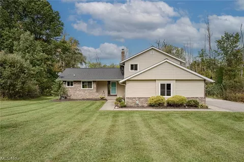13970 Meadowlark Ln, Newbury, OH 44065