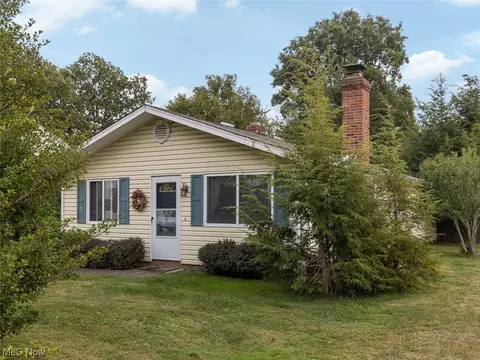 36256 N Riverview Dr, Eastlake, OH 44095