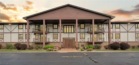 4849 Grace Rd #129, North Olmsted, OH 44070