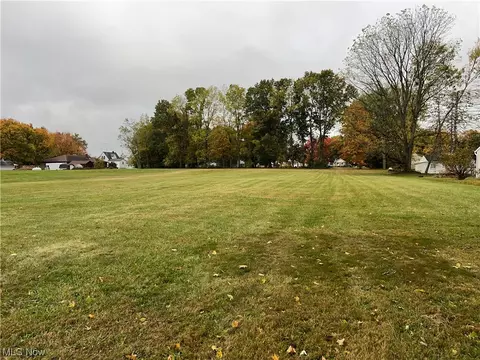 Bender Street Ne, Navarre, OH 44662