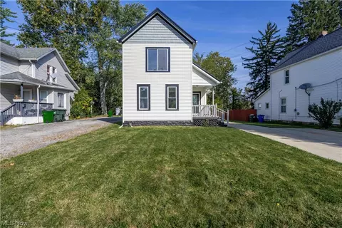 53 Palmetto Ave, Bedford, OH 44146