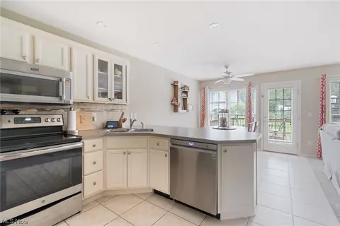 1737 Devonshire Dr, Salem, OH 44460 photo 12
