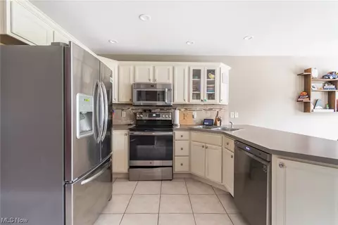 1737 Devonshire Dr, Salem, OH 44460 photo 10