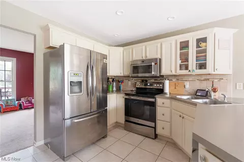 1737 Devonshire Dr, Salem, OH 44460 photo 9