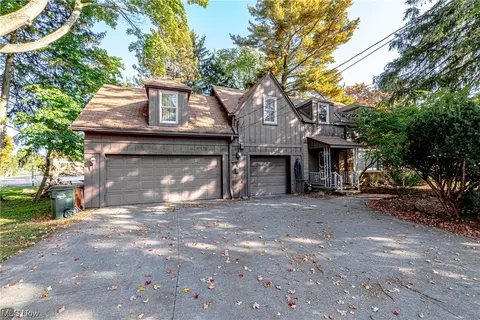 10260 W Pleasant Valley Rd, Parma, OH 44130