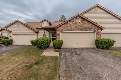 5681 Gateway Ln #602, Brook Park, OH 44142