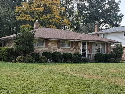 24369 Palm Dr, North Olmsted, OH 44070