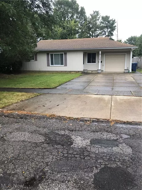9136 Lynnhaven Rd, Parma Heights, OH 44130
