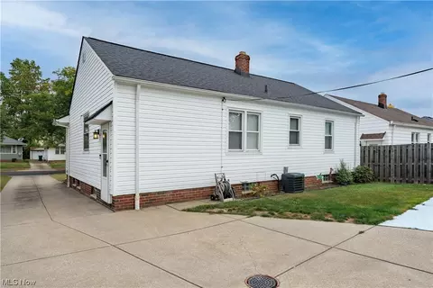 15500 Ramage Ave, Maple Heights, OH 44137 photo 32