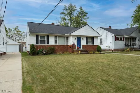 15500 Ramage Ave, Maple Heights, OH 44137 photo 4