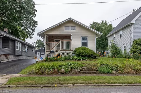 454 Grove Ave, Cuyahoga Falls, OH 44221