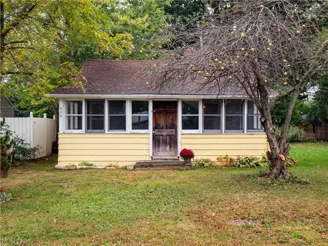 339 Cummings Rd, Vermilion, OH 44089