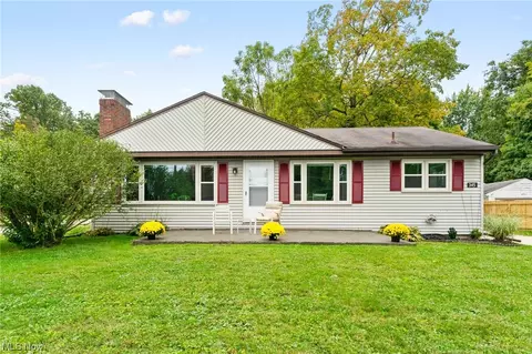 345 Maple Dr, Poland, OH 44514