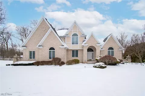 1085 Palette Dr NE, Warren, OH 44484