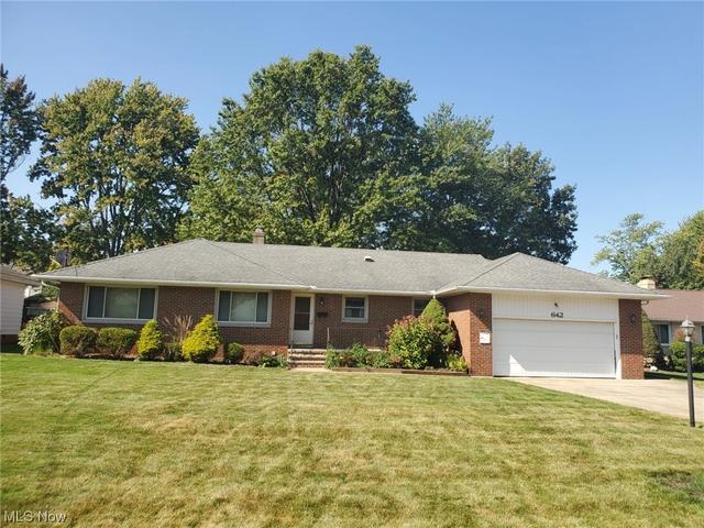 642 Meadowlane Dr, Richmond Heights, OH 44143