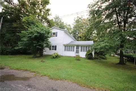 1011 Howard Dr, Vermilion, OH 44089