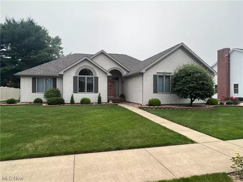 570 Easy St NE, New Philadelphia, OH 44663