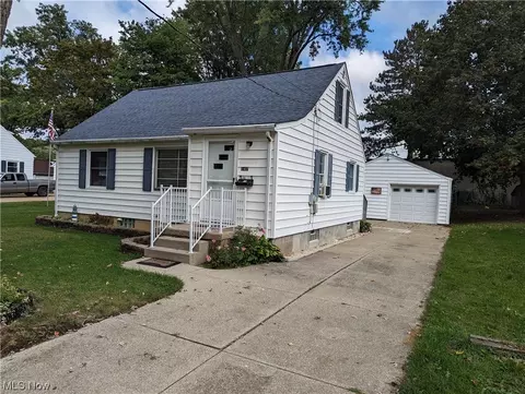 147 Stratford Ave, Wadsworth, OH 44281