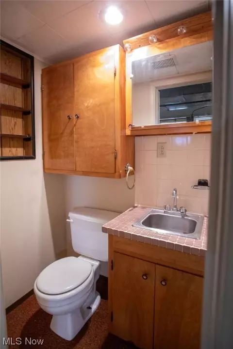 Bath - 555 Sexton St, Struthers, OH 44471 photo 2 of 2