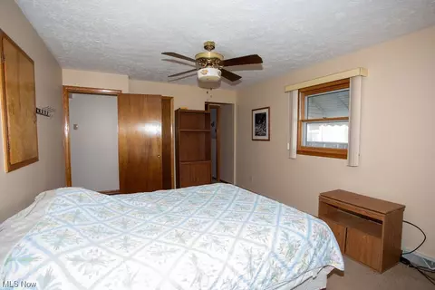 Bedroom - 555 Sexton St, Struthers, OH 44471 photo 4 of 4