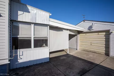 Exterior - 555 Sexton St, Struthers, OH 44471 photo 3 of 5