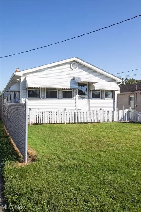 Exterior - 555 Sexton St, Struthers, OH 44471 photo 2 of 5