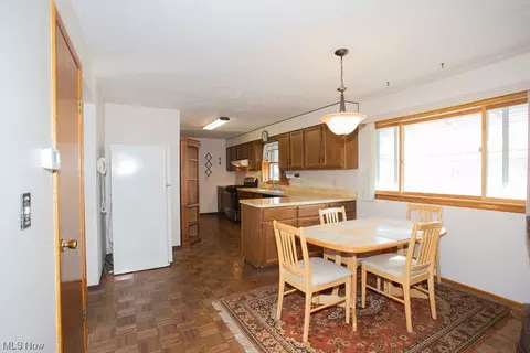 Dining - 555 Sexton St, Struthers, OH 44471 photo 1 of 1
