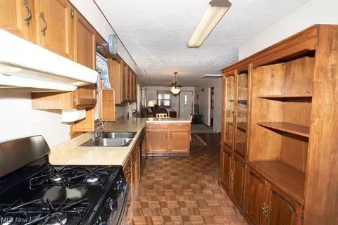 Kitchen - 555 Sexton St, Struthers, OH 44471 photo 2 of 3