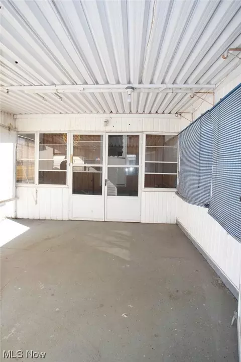 Exterior - 555 Sexton St, Struthers, OH 44471 photo 5 of 5