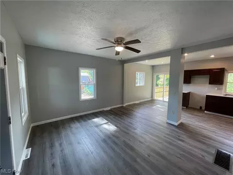 3309 Dickenson Rd, Ashtabula, OH 44004 photo 11